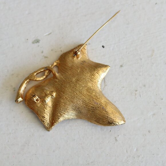 Vintage 1960s Brooch, Gold Tone Leaf with Pink Rhinestones - Picture 4 of 10